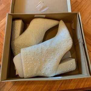 Steve Madden Pearl Heeled Boots Size 8.5
